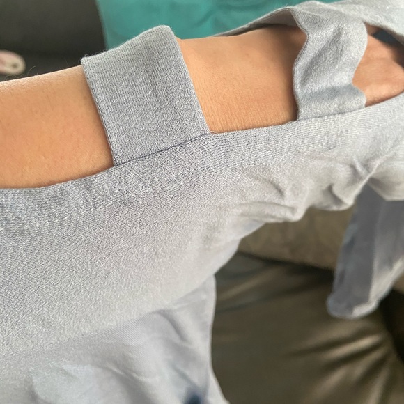 Light blue cut out open shoulder blouse - Picture 3 of 5